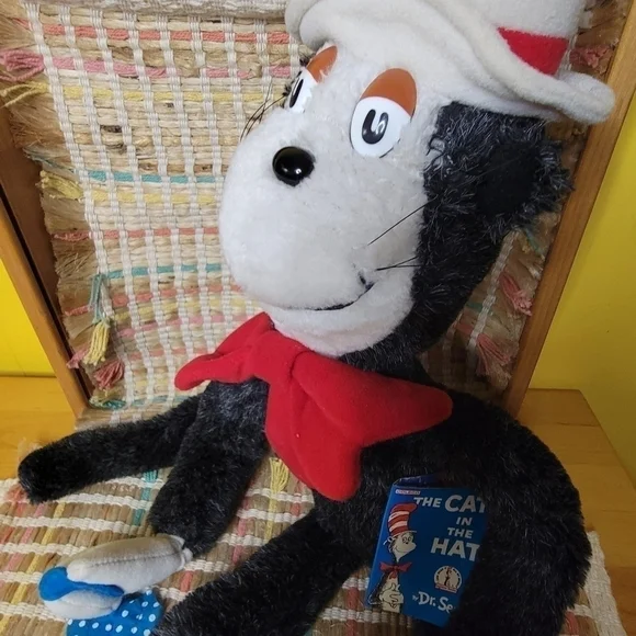 Vintage Doctor Suess Cat in the Hat 1983 with tags. Plush, Coleco Industries. - Picture 4 of 11